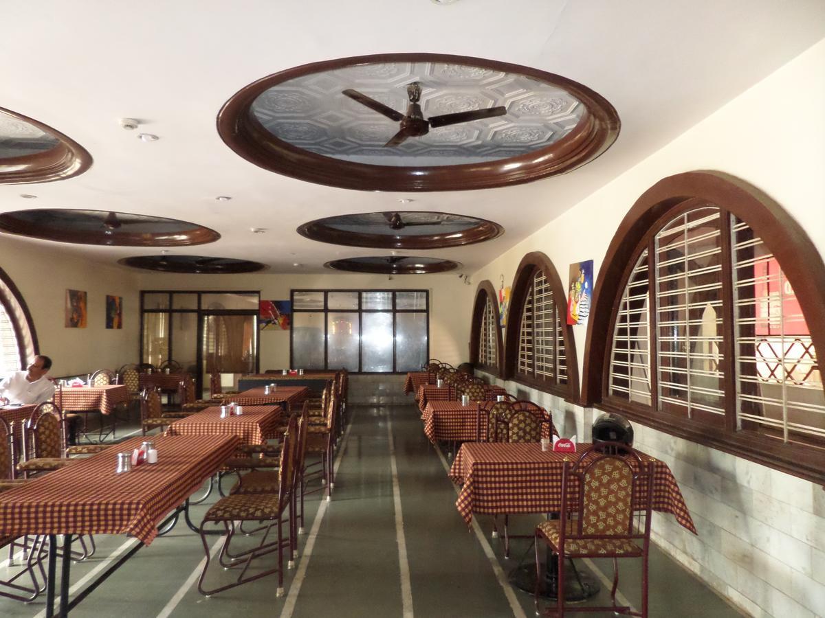 Hotel Ayodhya Nashik Dış mekan fotoğraf