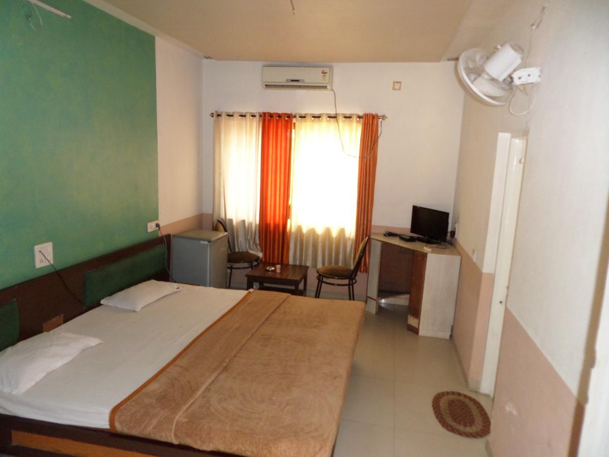 Hotel Ayodhya Nashik Dış mekan fotoğraf
